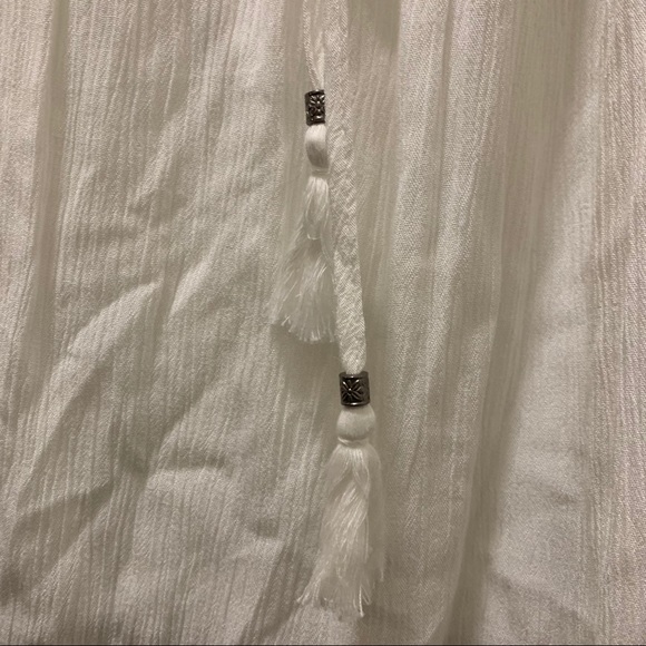 Wide-Shoulder Off-White Dress - Picture 6 of 6